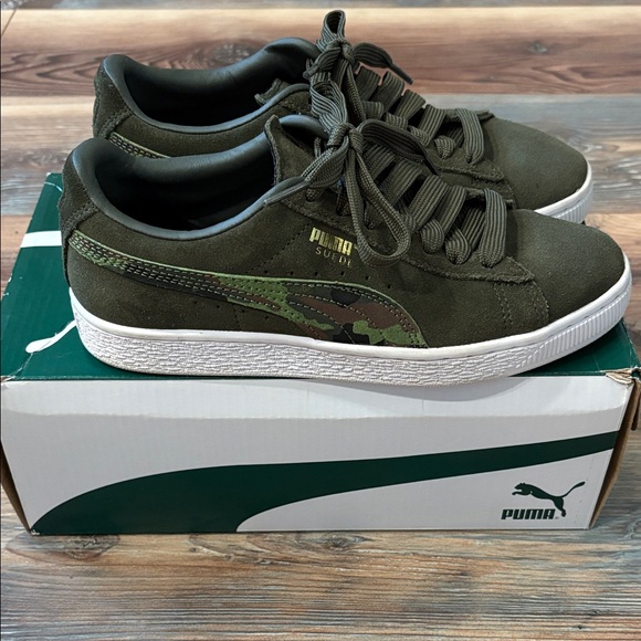 Puma women’s suede sneakers - Picture 2 of 4